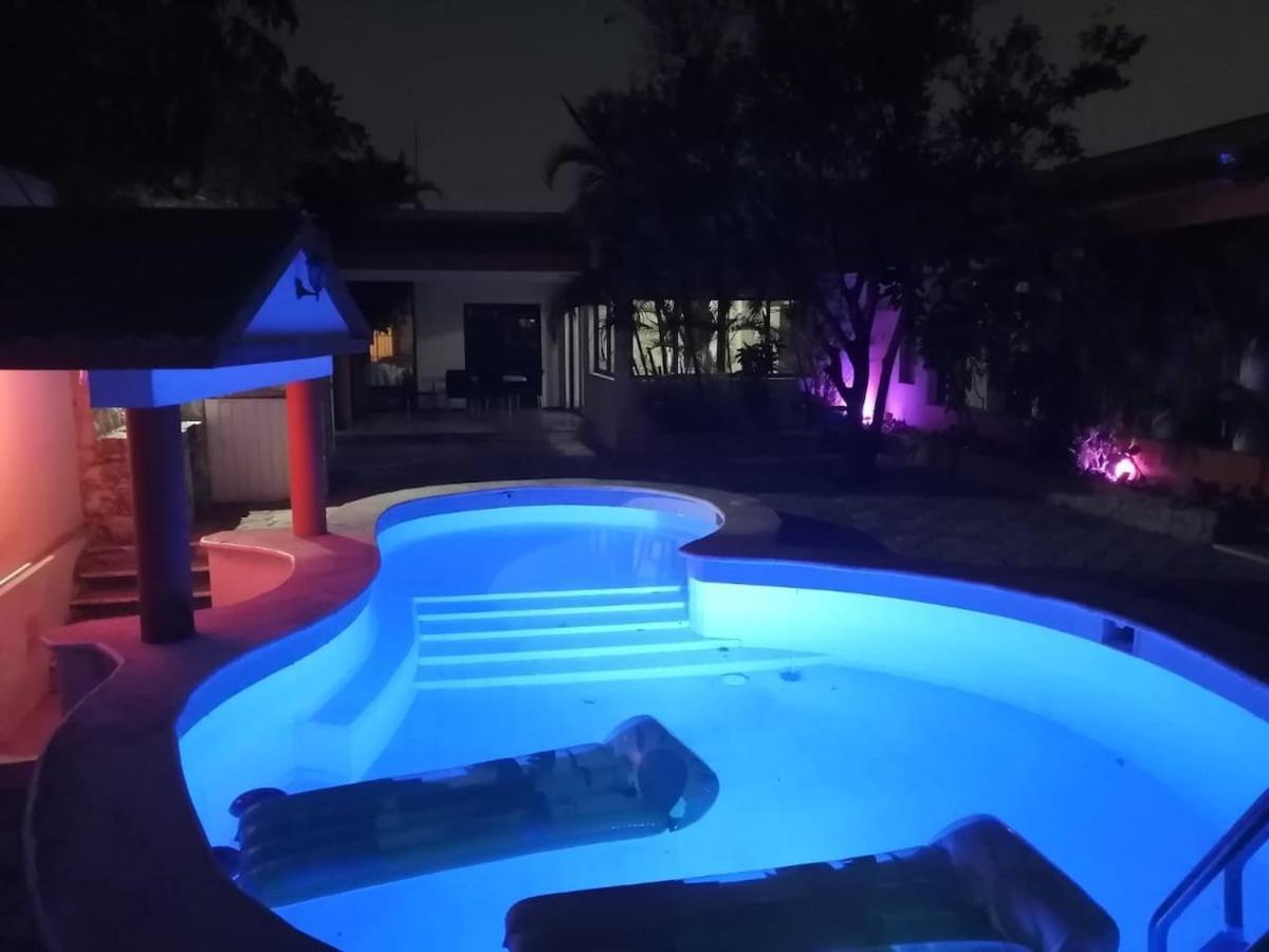Espacio Creado Para 3 Personas Con Piscina Mérida Exterior foto